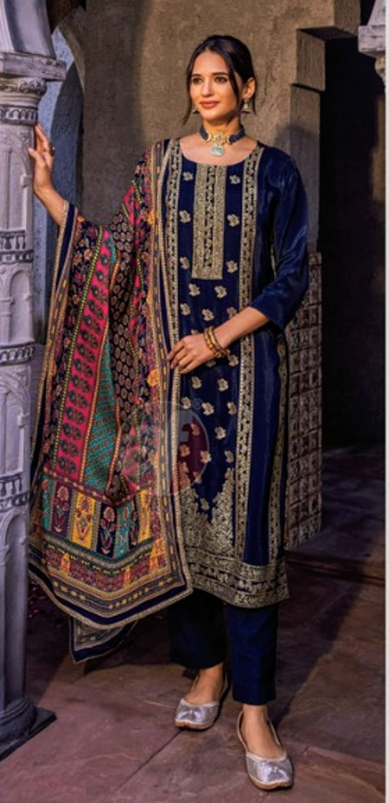 PURE NATURAL CREPE WITH HEAVY JACQUARD