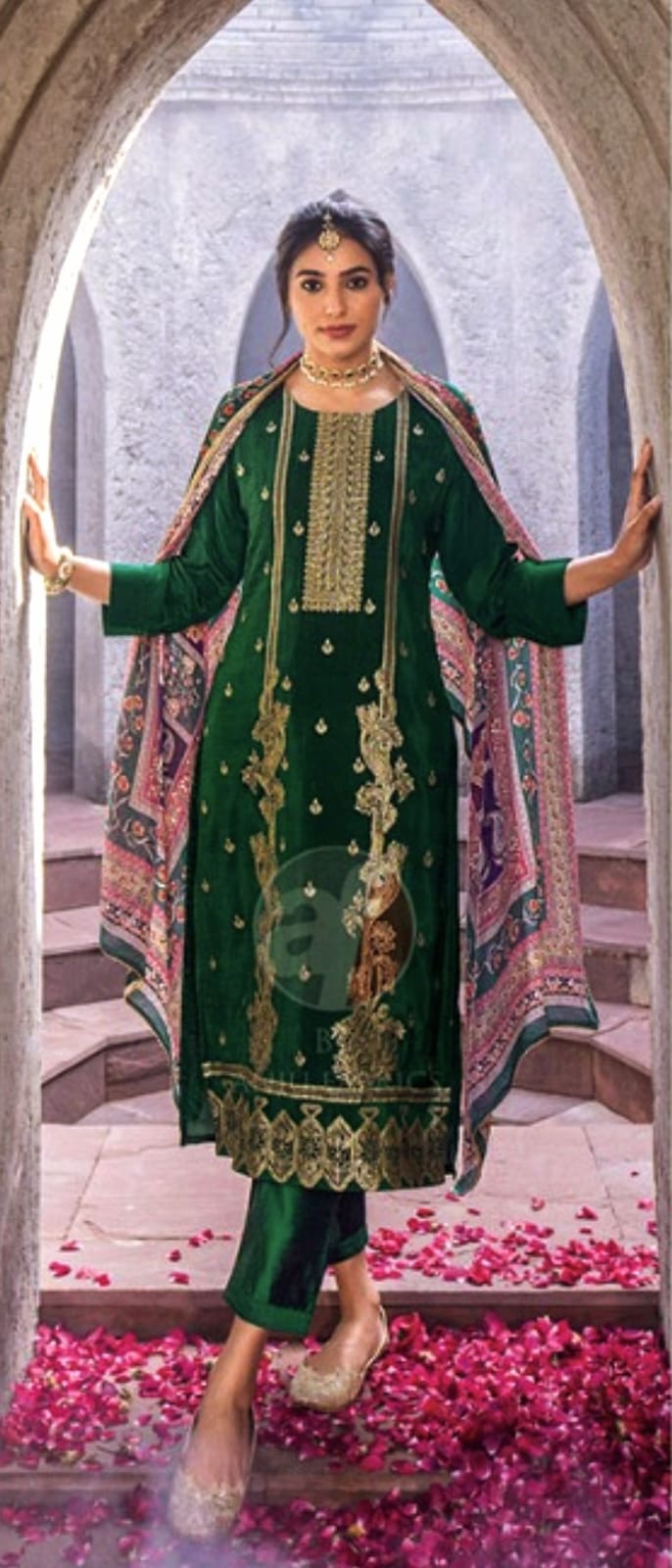 PURE NATURAL CREPE WITH HEAVY JACQUARD